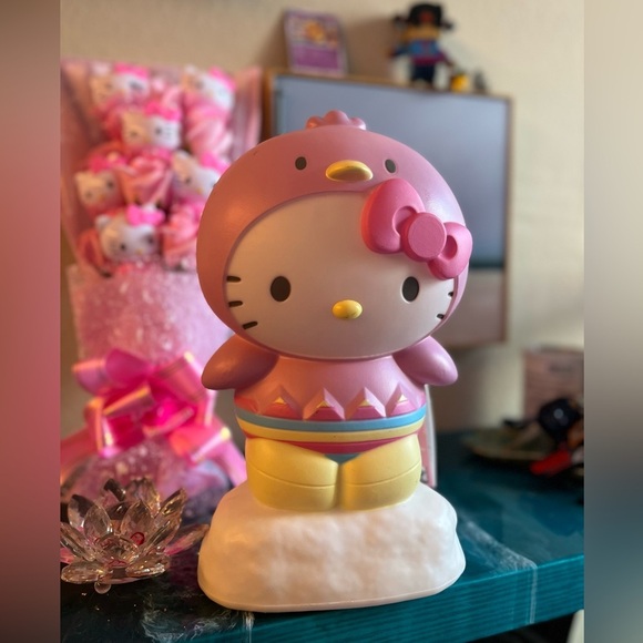 Hello Kitty SanrioEaster🌸 Hello Kitty Limited Edition Blow Mold🌸NWT - Picture 2 of 8